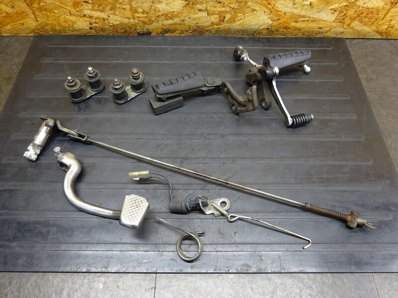 【251127】SR400(1JR-272)◆ 純正バックステップセット メインステップ ブレーキペダル シフトペダル 【検:SR500 1JN 2J2 2H6 | 中古バイクパーツ通販・買取　ジャンクヤード鳥取　JunkYard
