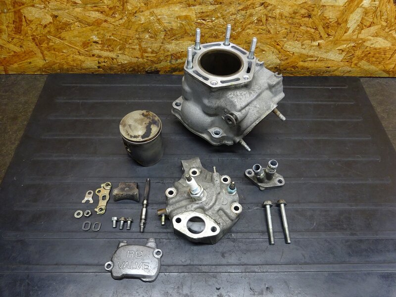 【251202】 CRM250R(MD24-1402)◆ シリンダーヘッド シリンダー RCバルブ 排気バルブ/カバー ※エンジンパーツ【検索：CRM250AR MD32 | 中古バイクパーツ通販・買取　ジャンクヤード鳥取　JunkYard