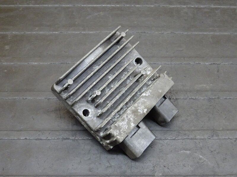 【251206】VTR250(MC33-1602)◆ レギュレーター レギュレター 【Fi | 中古バイクパーツ通販・買取　ジャンクヤード鳥取　JunkYard