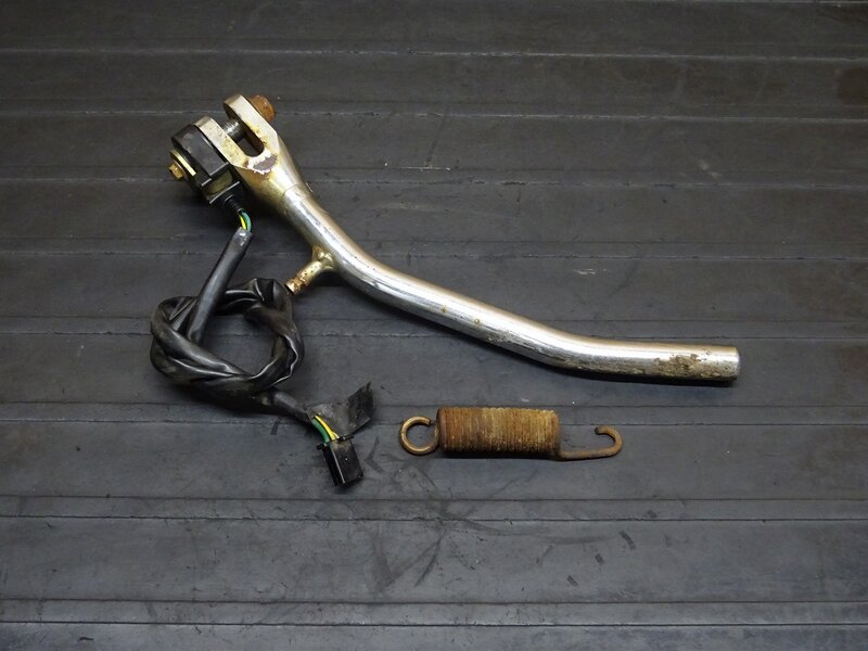 【251211】スティード400(NC26-1441)◆ 社外サイドスタンド ショートスタンド サイドスタンドスイッチ スプリング 被覆破れ有 | 中古バイクパーツ通販・買取　ジャンクヤード鳥取　JunkYard