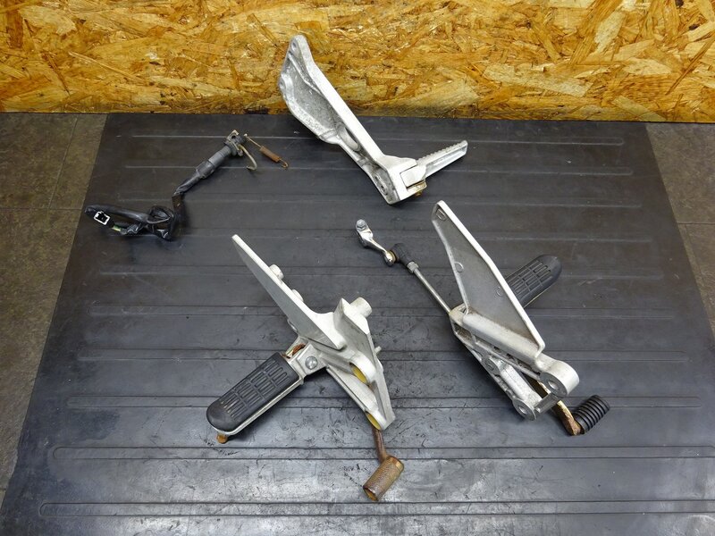 【251213】ブロス400(NC25-1100)◆ ステップセット メインステップ タンデムステップ左 ブレーキペダル シフトペダル 【BROS ブロス650 | 中古バイクパーツ通販・買取　ジャンクヤード鳥取　JunkYard