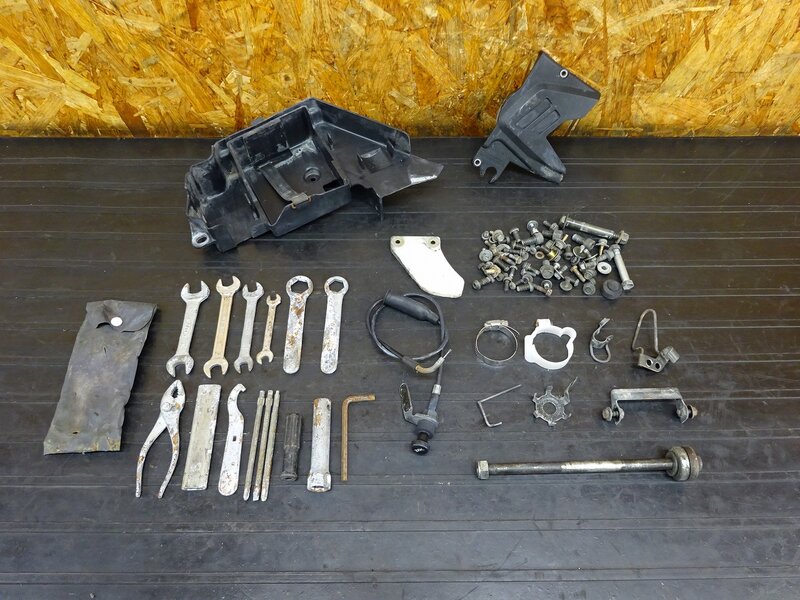 【251219】セロー225W(4JG-116)◇ ボルトセット バッテリーケース 車載工具 チョークレバー スプロケカバー ステー 【検:SEROW 1KH DG08J | 中古バイクパーツ通販・買取　ジャンクヤード鳥取　JunkYard