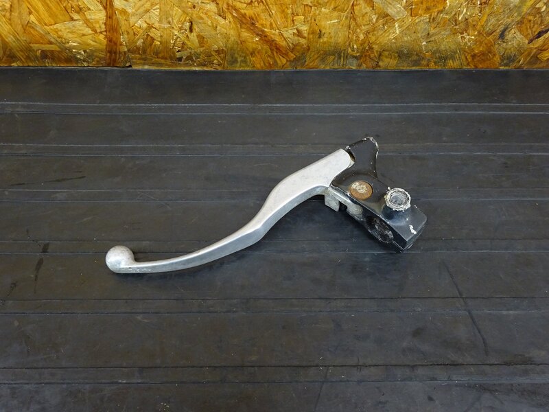 【251231】バルカン400ドリフター(VN400D-000)◇ クラッチレバー クラッチレバーホルダー 削れ/腐食有 | 中古バイクパーツ通販・買取　ジャンクヤード鳥取　JunkYard