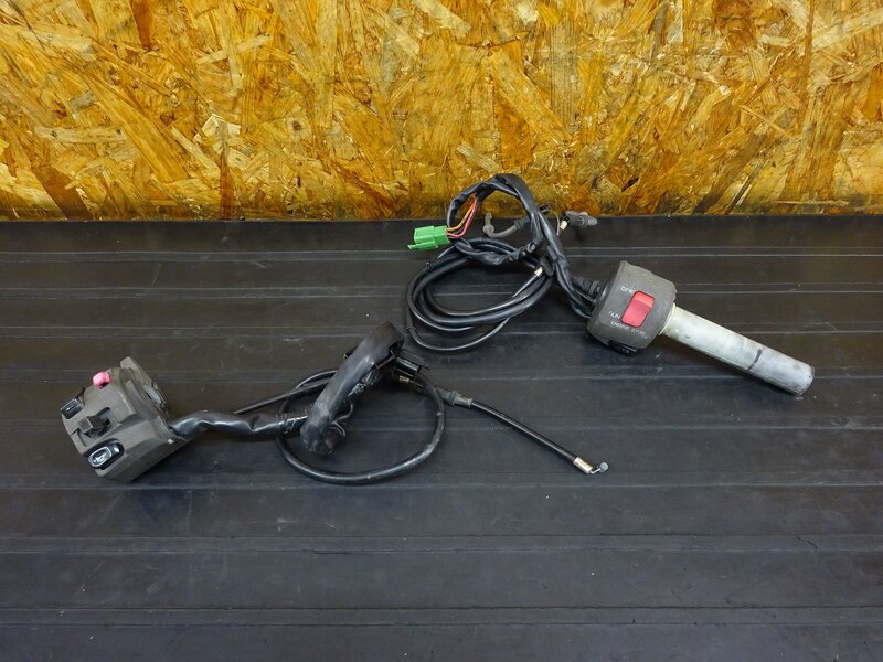 【260301】ZZR400(ZX400N-008)◇ ハンドルスイッチ左右セット スイッチボックス スロットル 回り止め破損有 【ZZ-R400 | 中古バイクパーツ通販・買取　ジャンクヤード鳥取　JunkYard