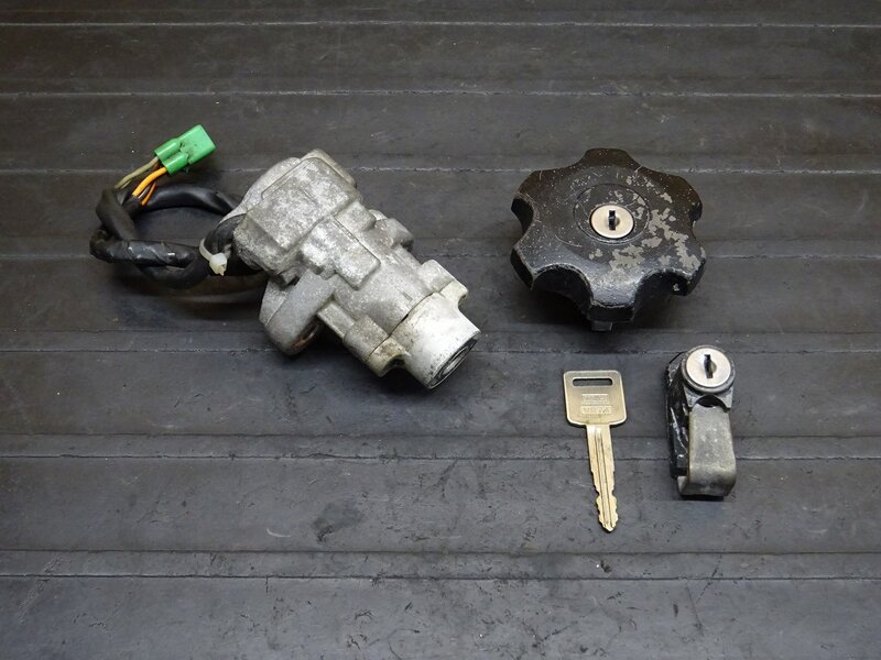 【260307】バンバン200(NH41A-100)◆ キーセット メイン/イグニッションキー タンクキャップ ヘルメットホルダー キー癖有 【VanVan | 中古バイクパーツ通販・買取　ジャンクヤード鳥取　JunkYard