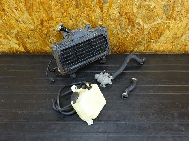 【260316】VT250F(MC08-1018)◇ ラジエーターセット ラジエーターコア/ファン ラジエーターガード リザーブタンク ホース 【丸フレーム | 中古バイクパーツ通販・買取　ジャンクヤード鳥取　JunkYard