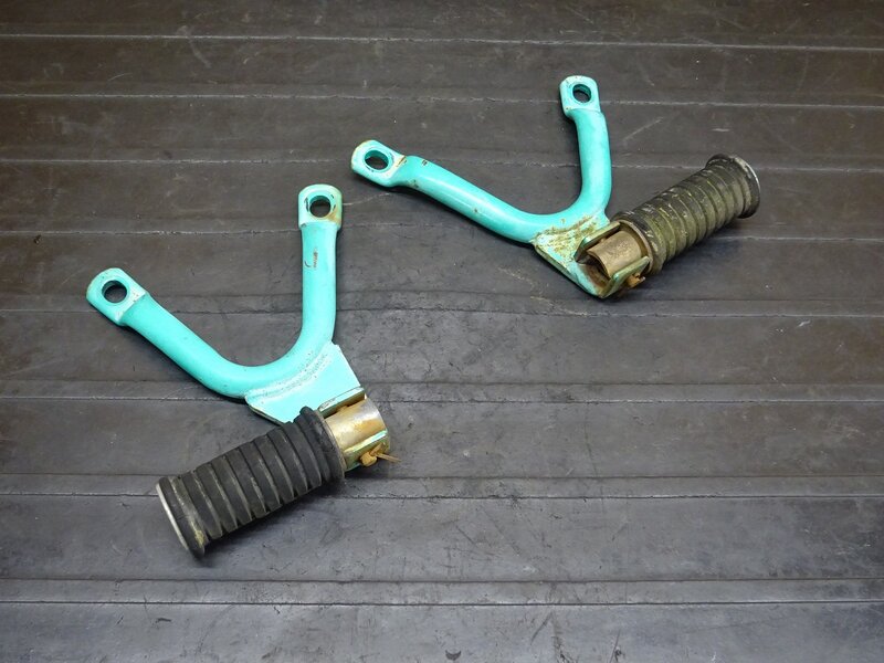 【260322】KDX125SR(DX125A-022)◆ タンデムステップ左右セット 錆有 【検索：200 220 250 | 中古バイクパーツ通販・買取　ジャンクヤード鳥取　JunkYard