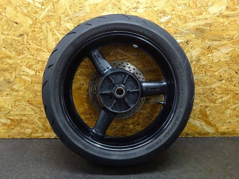 【250301】XJR1300(RP17J-000)◆ リアホイール 17×5.50 中古タイヤ ブリヂストン BRIDGESTONE 180/55-17 23年12週 | 中古バイクパーツ通販・買取　ジャンクヤード鳥取　JunkYard