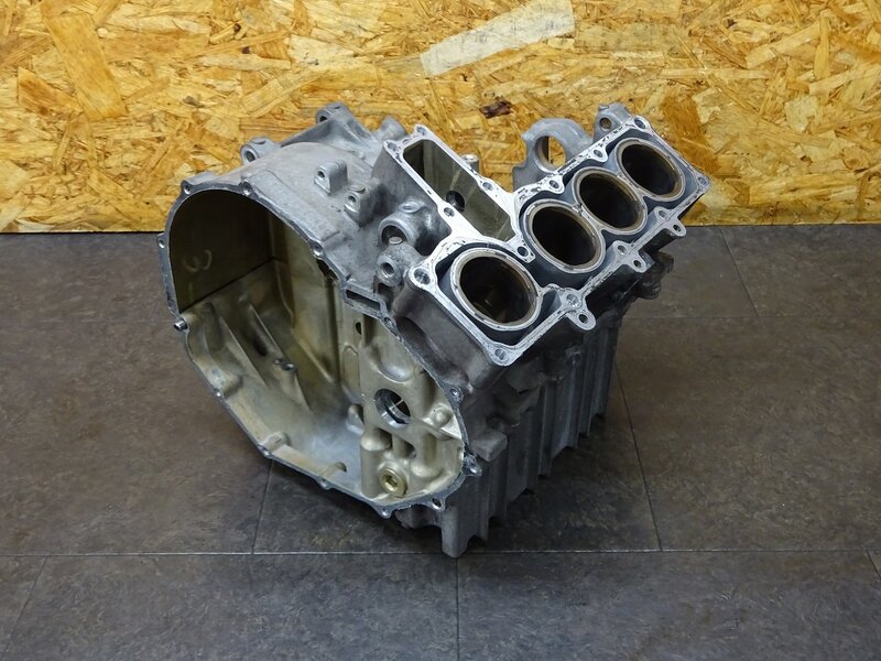 【250505】CBR250RR(MC22-1009)◆ クランクケース上下セット 錆有 ※エンジンパーツ MC14E | 中古バイクパーツ通販・買取　ジャンクヤード鳥取　JunkYard