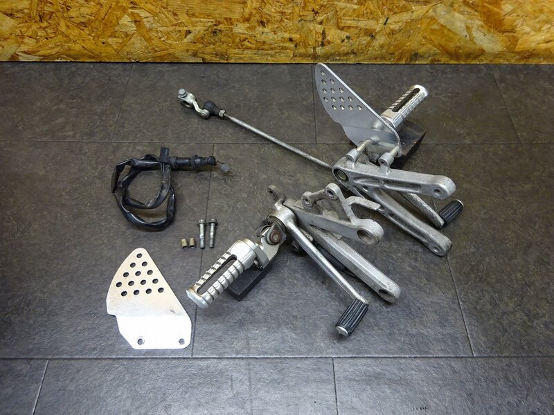 【250505】CBR250RR(MC22-1009)◆ メインステップ左右セット 社外ペグ タケガワ TAKEGAWA ブレーキ/シフトペダル 削れ有 【規制前 | 中古バイクパーツ通販・買取　ジャンクヤード鳥取　JunkYard