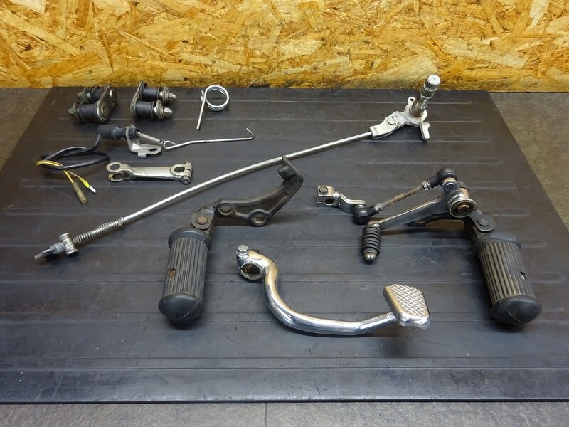 【250511】SR400 (1JR-335)■ 純正ステップセット バックステップ シフト/ブレーキペダル ブッシュ ※検索：SR500 1JN 2J2 2H6 | 中古バイクパーツ通販・買取　ジャンクヤード鳥取　JunkYard