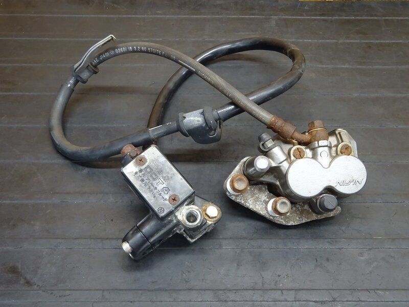 【250518】FTR223(MC34-1110)■ フロントブレーキセット ブレーキキャリパー マスターシリンダー レバー折れ有 | 中古バイクパーツ通販・買取　ジャンクヤード鳥取　JunkYard