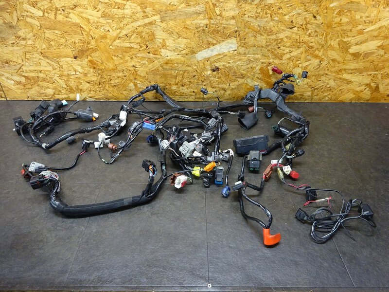【250614】CBR1000RR SP(SC59-1600)◆ メインハーネス スターターリレー セルリレー ヒューズボックス カプラー破損/断線有 【後期 | 中古バイクパーツ通販・買取　ジャンクヤード鳥取　JunkYard