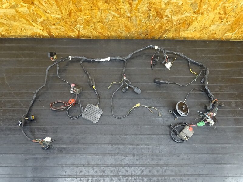 【250706】ZRX400(ZR400E-000)◇ メインハーネス レギュレーター スターターリレー マグネットスイッチ ホーン 【前期 ZRX-2 ZRX-Ⅱ | 中古バイクパーツ通販・買取　ジャンクヤード鳥取　JunkYard