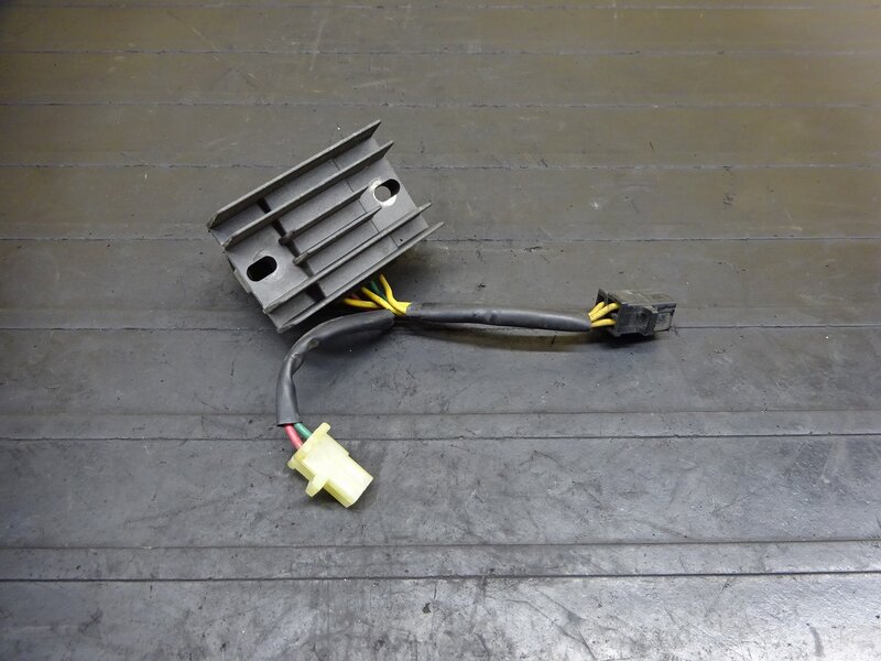 【250719】CB223S(MC40-1102)◆ レギュレーター レギュレター | 中古バイクパーツ通販・買取　ジャンクヤード鳥取　JunkYard