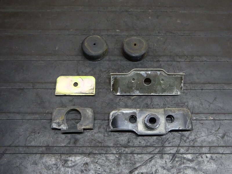 【250732】TW200(DG07J-017)◆ タンクステーセット タンクブッシュ ゴム ラバー 【2JL TW225 DG09J | 中古バイクパーツ通販・買取　ジャンクヤード鳥取　JunkYard