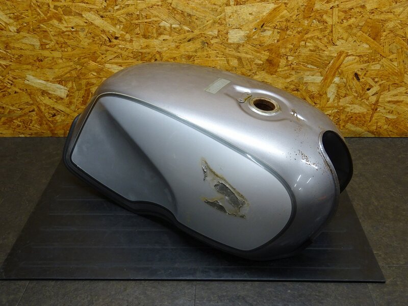 【250807】GB400TT(NC20-1011)◆ 燃料タンク ガソリンタンク フューエルタンク 凹み無!! 中錆大/穴あき有 ジャンク!! 【検索:GB500TT | 中古バイクパーツ通販・買取　ジャンクヤード鳥取　JunkYard