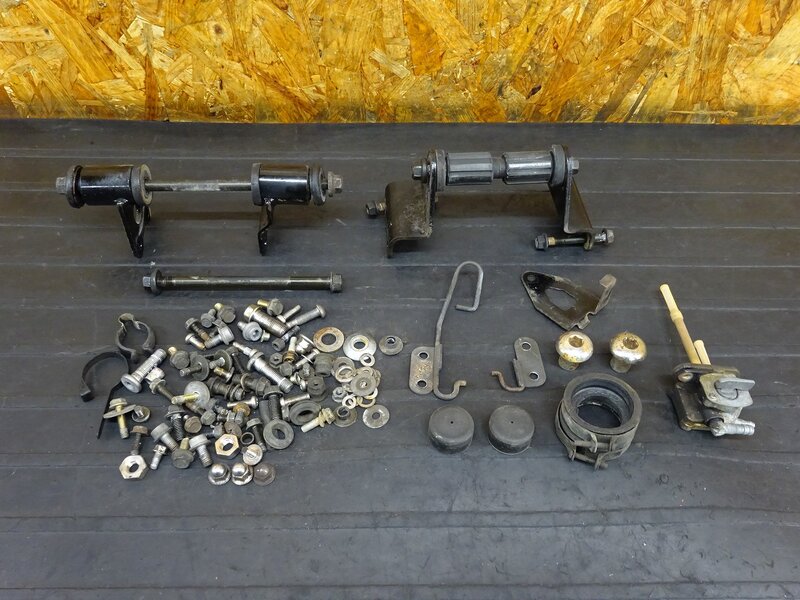 【250811】W650(EJ650A-012)◇ ボルトセット エンジンハンガー インシュレーター コック ブッシュ 【検索:W400 EJ400A | 中古バイクパーツ通販・買取　ジャンクヤード鳥取　JunkYard