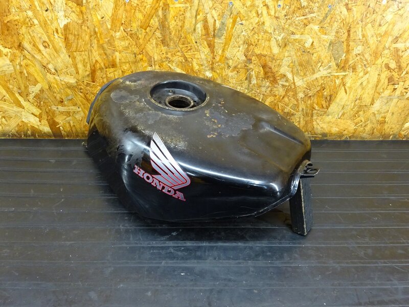 【251038】CBR250RR(MC22)◇ 燃料タンク ガソリンタンク フューエルタンク 凹み/中錆/傷有 カラカラ音有 | 中古バイクパーツ通販・買取 ジャンクヤード鳥取 JunkYard