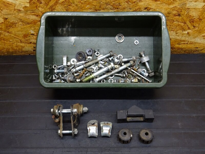 【251044】CB350(CB350-1069)◆ ボルトセット エンジンハンガー ブッシュ ゴム 劣化有 【検索:CB250 エクスポート セニア | 中古バイクパーツ通販・買取 ジャンクヤード鳥取 JunkYard