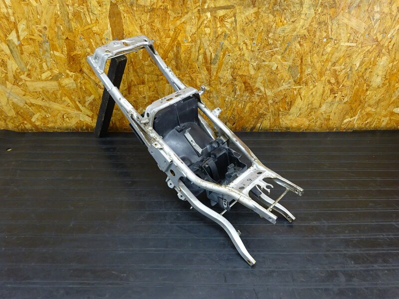 【251111】CBR250RR(MC22-1006)◇ シートレール シートフレーム サブフレーム インナーフェンダー(カット加工有) | 中古バイクパーツ通販・買取　ジャンクヤード鳥取　JunkYard