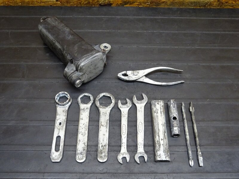 【251202】 CRM250R(MD24-1402)◆ ツールボックス 小物入れ 車載工具 車載ツール | 中古バイクパーツ通販・買取　ジャンクヤード鳥取　JunkYard