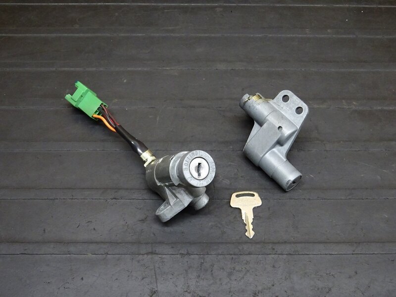 【251225】スーパーモレ(FA14B-133)◆ キーセット メイン/イグニッションキー キーシリンダー シートロック 【FA14A モレット 1105km外し | 中古バイクパーツ通販・買取　ジャンクヤード鳥取　JunkYard