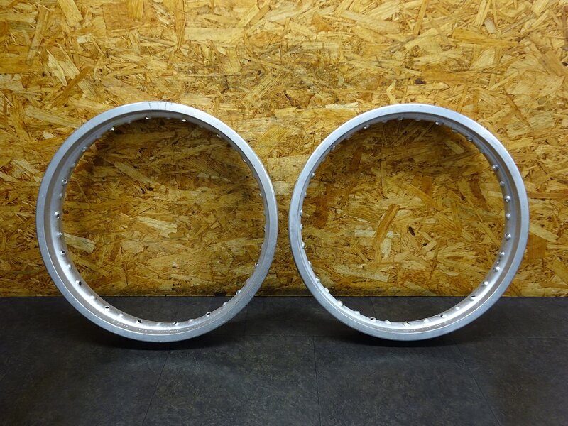【251234】SR400(1JR-254)◆ ホイールリム前後セット フロント 18×1.85 リア 18×2.15 腐食有 【検:SR500 1JN 2J2 2H6 | 中古バイクパーツ通販・買取　ジャンクヤード鳥取　JunkYard
