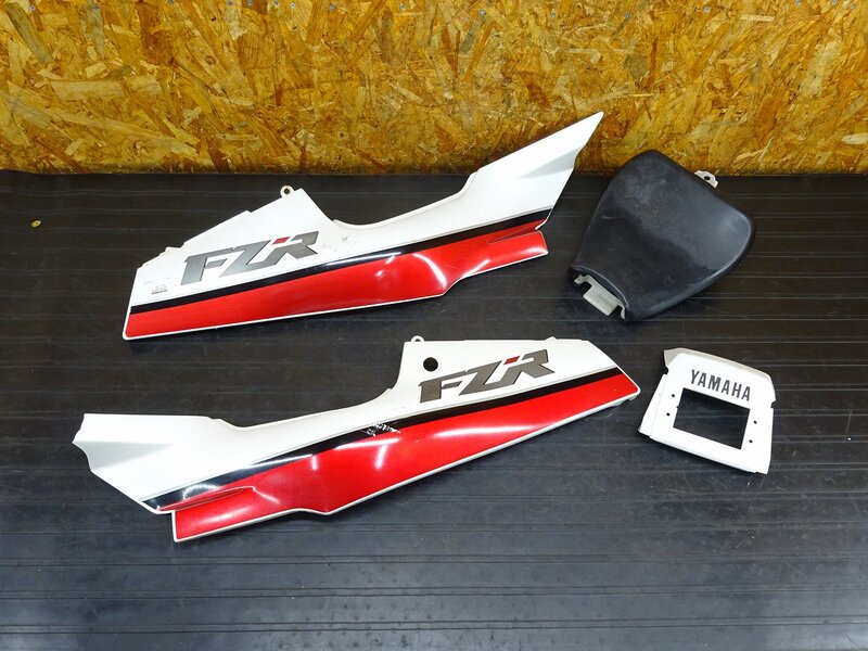 【260112】FZR250R(3LN-281)◇ シートカウルセット テールカウル リアカウル テールカバー メインシート(劣化/破れ有) 割れ/破損/傷有 | 中古バイクパーツ通販・買取　ジャンクヤード鳥取　JunkYard