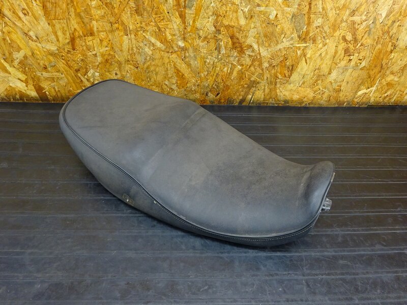 【260115】ゼファー400(ZR400C-054)◇ シート アンコ抜き/劣化/汚れ有 【C4 | 中古バイクパーツ通販・買取　ジャンクヤード鳥取　JunkYard