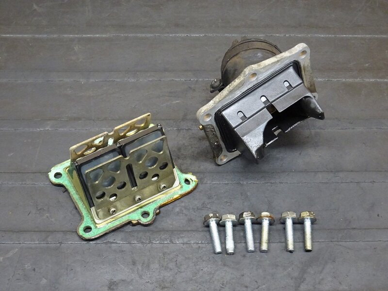 【260207】CRM250R(MD24-1405)◆ リードバルブ インテークマニホールド インマニ ※エンジンパーツ【検索：CRM250AR MD32 | 中古バイクパーツ通販・買取　ジャンクヤード鳥取　JunkYard