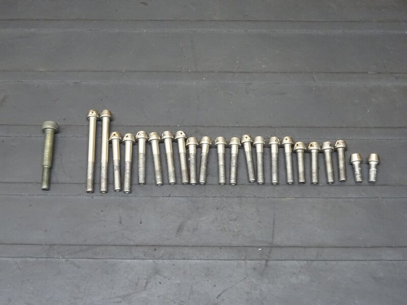 【260215】SR400(RH01J-008)● 社外エンジンボルト カバーボルト ステンレス? 22本 ※エンジンパーツ 4629km外し | 中古バイクパーツ通販・買取　ジャンクヤード鳥取　JunkYard