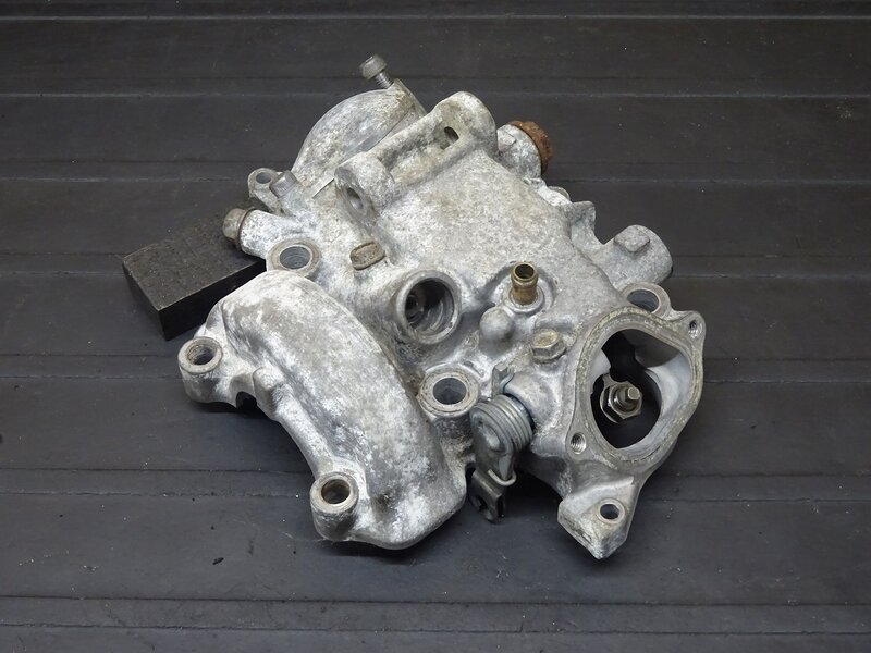 【260215】SR400(RH01J-008)● シリンダーヘッド カバー ロッカーアーム 腐食有 ※エンジンパーツ 4629km外し | 中古バイクパーツ通販・買取　ジャンクヤード鳥取　JunkYard