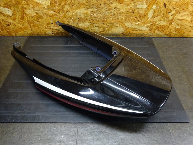 【260306】CB400SF Vtec2(NC39-1044)◆ テールカウル リアカウル シートカウル 色塗り有 【SPEC2 スペック2 | 中古バイクパーツ通販・買取　ジャンクヤード鳥取　JunkYard
