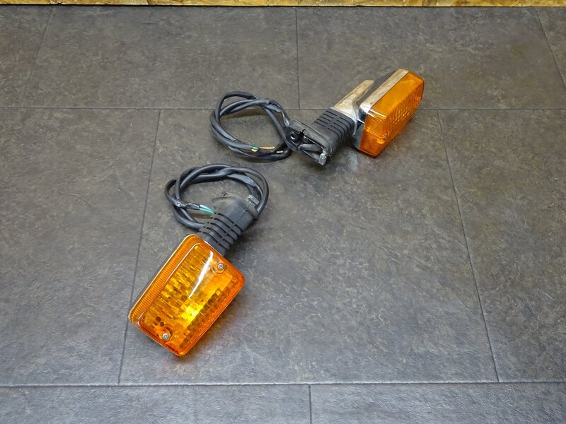 【250502】スーパーカブ90カスタム(HA02-2143)◆ リアウインカー左右セット ウィンカー 被覆破れ有 【12V セル付 | 中古バイクパーツ通販・買取　ジャンクヤード鳥取　JunkYard