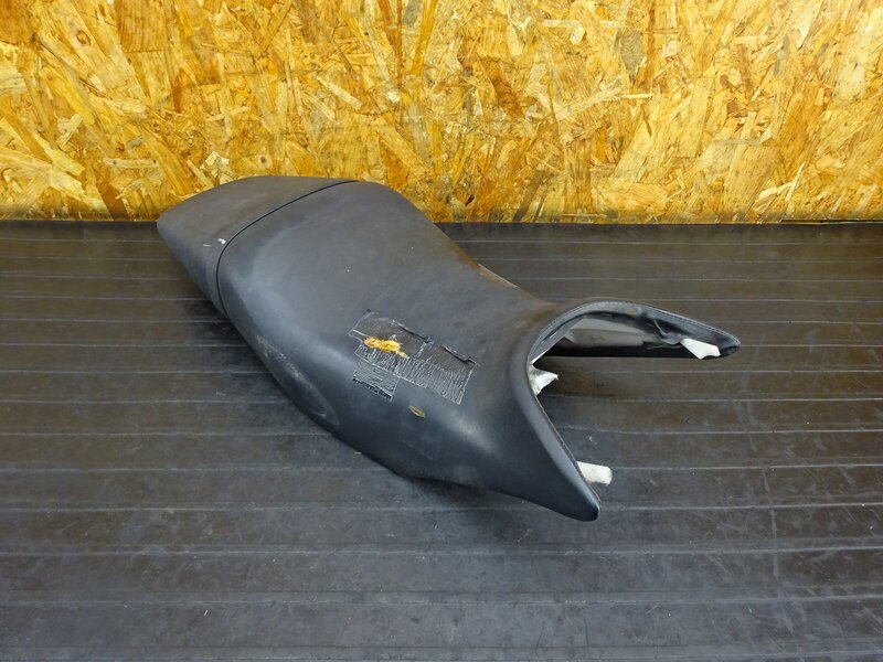 【250509】VTR250(MC33-1702)◇ シート タンデムベルト 破れ有 ジャンク!? 【Fi ’17 | 中古バイクパーツ通販・買取　ジャンクヤード鳥取　JunkYard