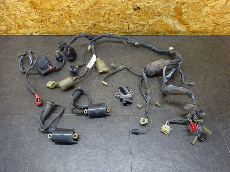 【250522】マグナ250S(MC29-1100)◆ メインハーネス レギュレーター ヒューズボックス リレー | 中古バイクパーツ通販・買取　ジャンクヤード鳥取　JunkYard