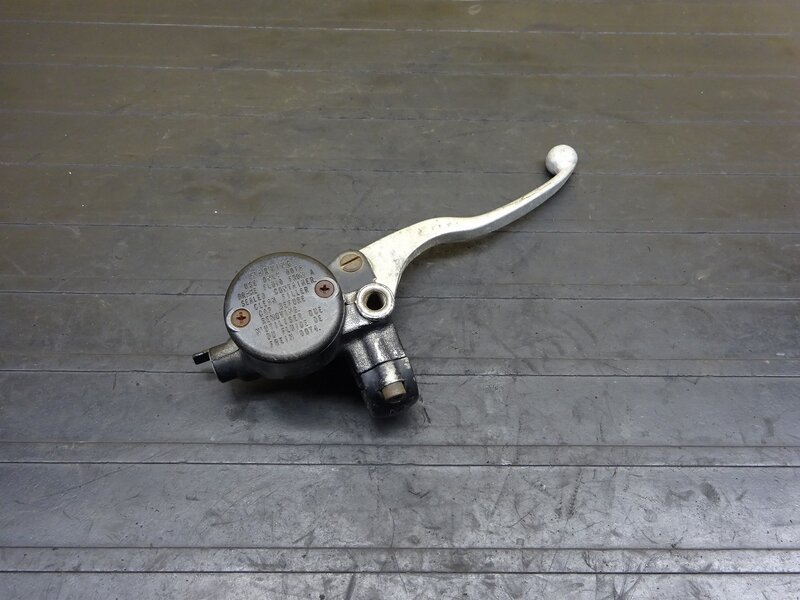【250623】W650(EJ650A-032)◆ フロントブレーキマスターシリンダー Φ1/2 レバー削れ有 | 中古バイクパーツ通販・買取　ジャンクヤード鳥取　JunkYard