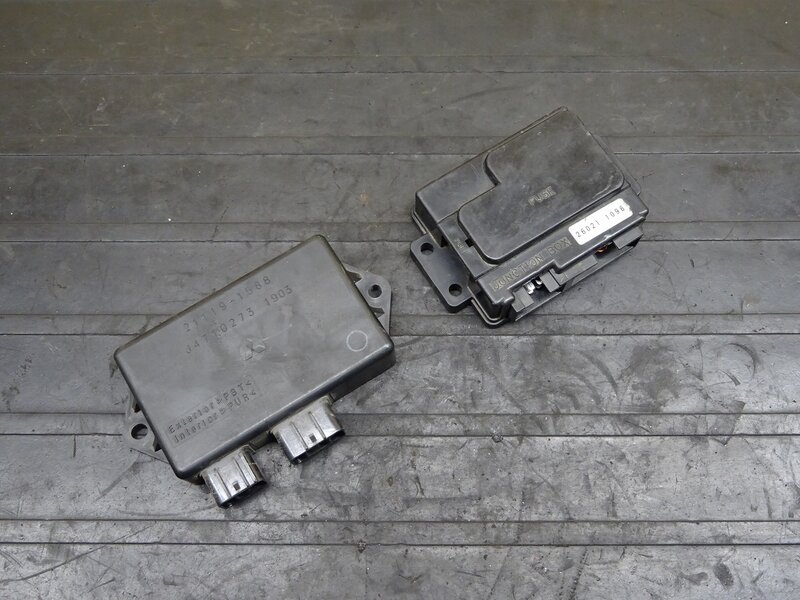 【250623】W650(EJ650A-032)◆ CDI イグナイター ヒューズボックス ジャンクションボックス | 中古バイクパーツ通販・買取　ジャンクヤード鳥取　JunkYard