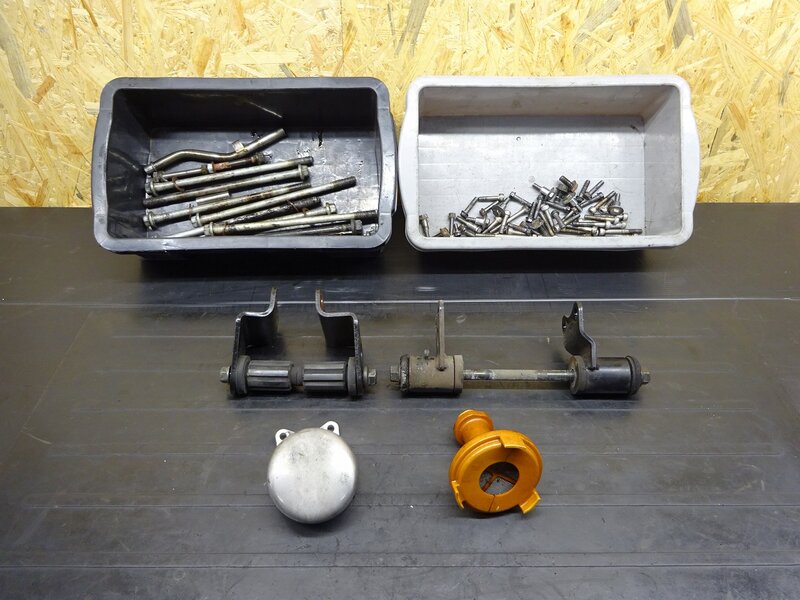 【250623】W650(EJ650A-032)◆ エンジンボルトset エンジンハンガー エンジンカバーボルト ジャンク ※エンジンパーツ【検索：W400 EJ400A | 中古バイクパーツ通販・買取　ジャンクヤード鳥取　JunkYard