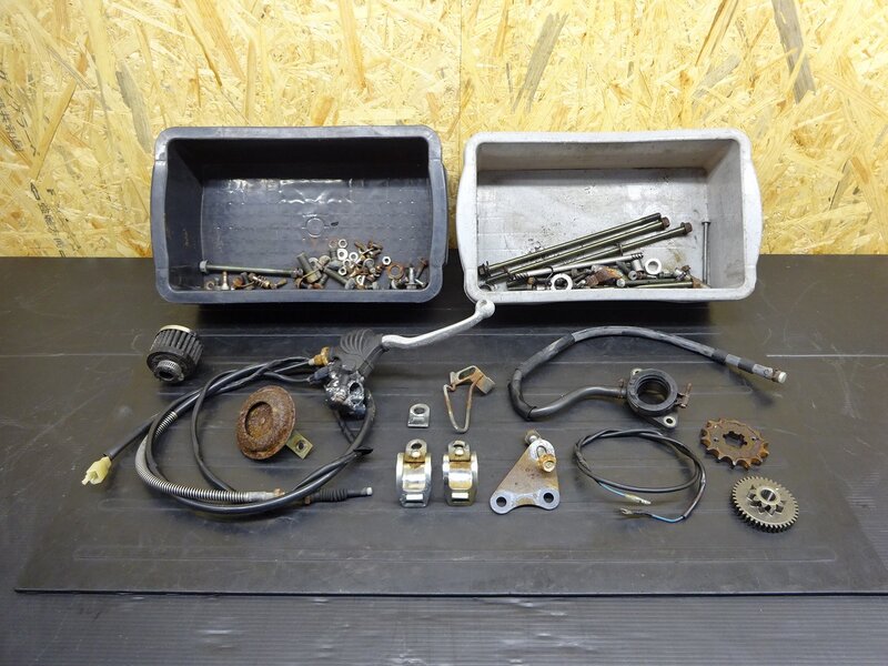 【250703】TW200(DG07J-009)◆ ボルトセット クラッチレバーホルダー ウインカーステー インシュレーター ギア ジャンク 【2JL TW225 DG09J | 中古バイクパーツ通販・買取　ジャンクヤード鳥取　JunkYard
