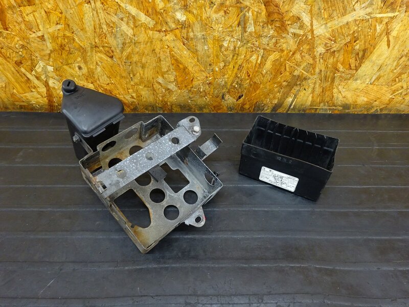 【250815】GB250クラブマン(MC10-1401)◇ バッテリーケース 車載工具入れ 車載ツール入れ 小物入れ ツールボックス | 中古バイクパーツ通販・買取　ジャンクヤード鳥取　JunkYard