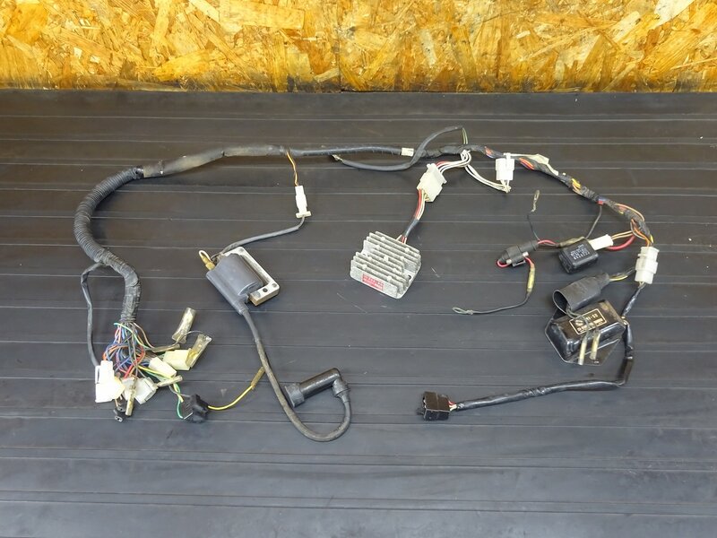 【250914】SR500(1JN-226)● メインハーネス CDI イグナイター 3HI-50 レギュレーター 2J2-A0 1JN-82590-00 【検索:2J2 SR400 2H6 1JR | 中古バイクパーツ通販・買取　ジャンクヤード鳥取　JunkYard