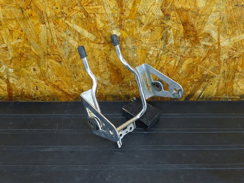 【250927】RZ50(RA02J-001)◇ ヘッドライトステー ウインカーステー 錆有 | 中古バイクパーツ通販・買取　ジャンクヤード鳥取　JunkYard