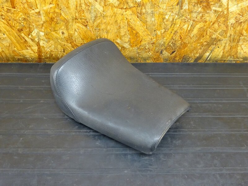 【250927】RZ50(RA02J-001)◇ シート 破れ 汚れ有 | 中古バイクパーツ通販・買取　ジャンクヤード鳥取　JunkYard