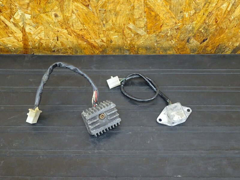 【250932】GX250(2U3-001)◇ レギュレーター レギュレター レクチファイア 【検:XS250 GX400 | 中古バイクパーツ通販・買取　ジャンクヤード鳥取　JunkYard