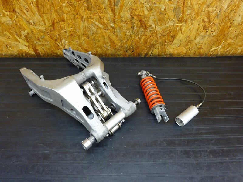 【251038】CBR250RR(MC22)◇ スイングアーム ピボットシャフト リアサスペンション リアサス 流用品 ※検索:CBR400RR NC29 | 中古バイクパーツ通販・買取 ジャンクヤード鳥取 JunkYard