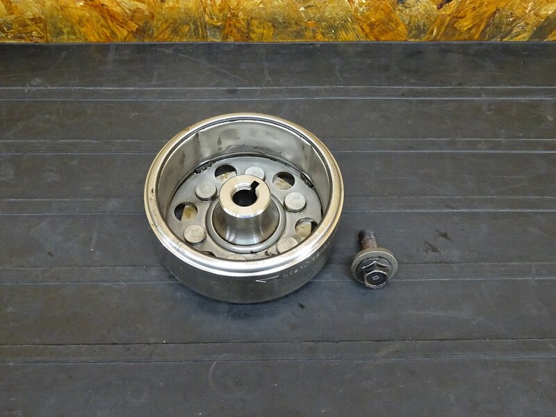 【251105】】ホーネット250(MC31)◇ フライホイール 錆有 ※エンジンパーツ MC14E-1550986外し | 中古バイクパーツ通販・買取　ジャンクヤード鳥取　JunkYard