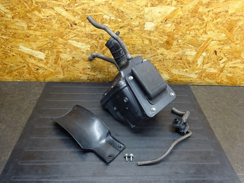 【251107】KLX250(LX250E-A05)◆ エアクリーナーボックス エアクリボックス エアクリ マッドガード 泥除け 【04’ Dトラッカー | 中古バイクパーツ通販・買取　ジャンクヤード鳥取　JunkYard