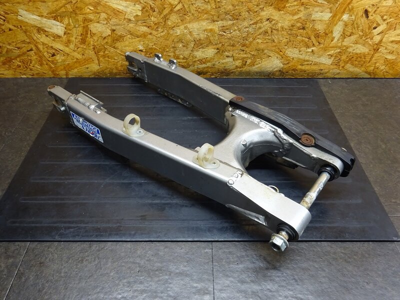【251107】KLX250(LX250E-A05)◆ スイングアーム ピボットシャフト 削れ有 【04’ Dトラッカー | 中古バイクパーツ通販・買取　ジャンクヤード鳥取　JunkYard